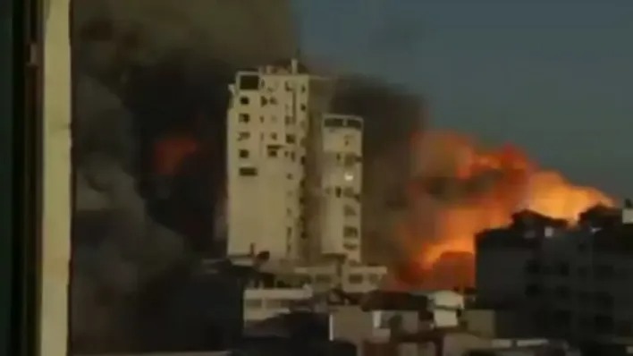 لحظة انهيار فندق في مكة بالفيديو