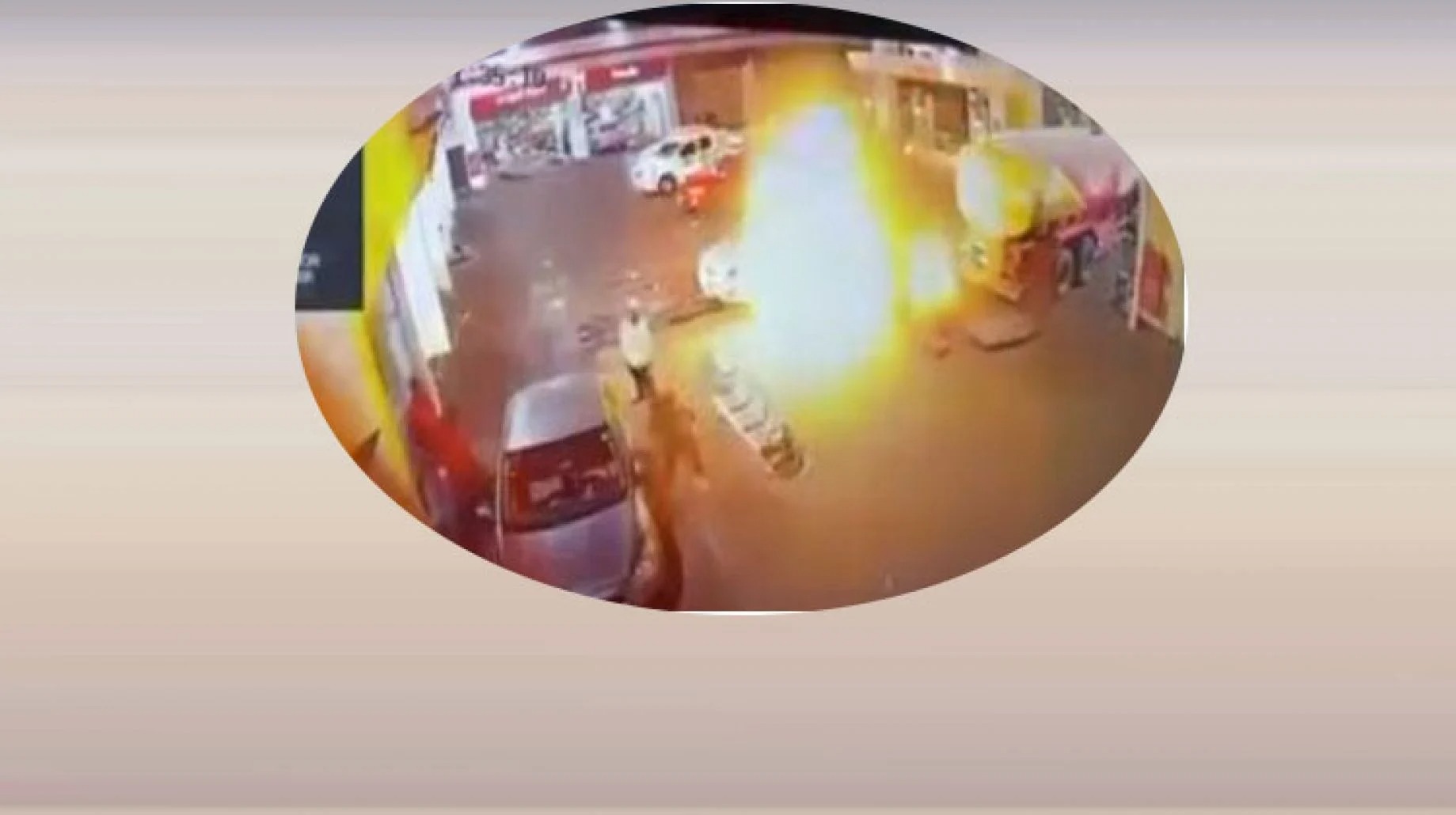 فيديو لحظة اشتعال حريق في محطة وقود بالسعودية