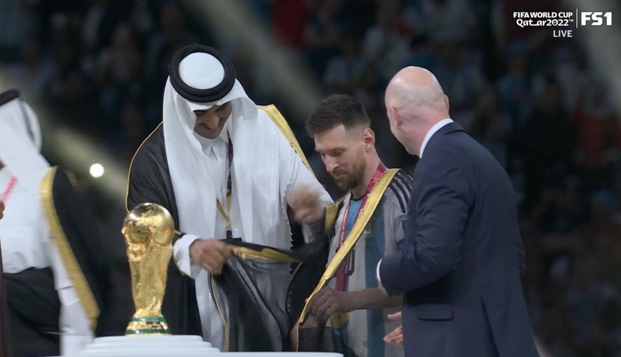 صور ميسي بالعباءة القطرية بنهائي كأس العالم 2022