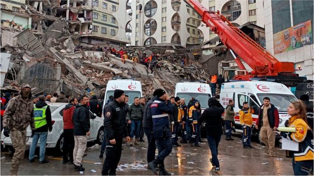 كم عدد وفيات زلزال تركيا اليوم