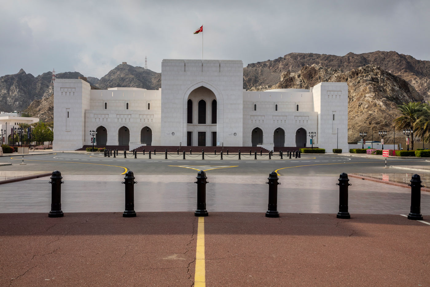 متى بني متحف عمان عبر الزمان؟